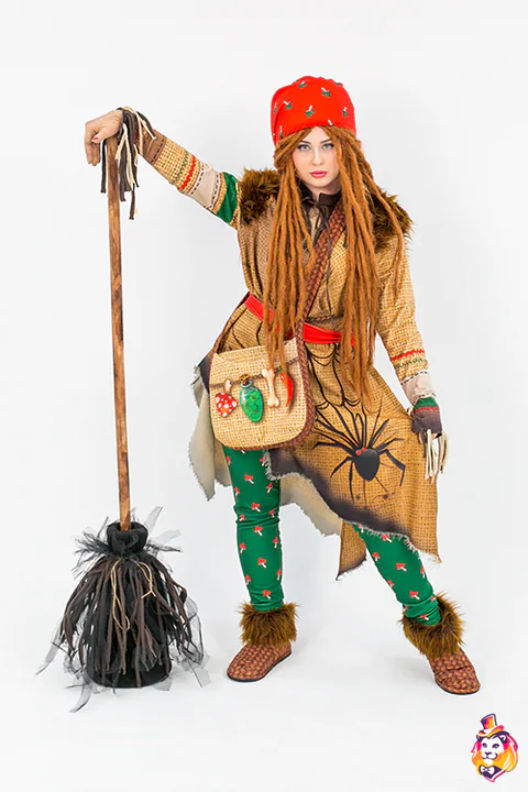 Costum de animator Baba Iaga cu basma roșie