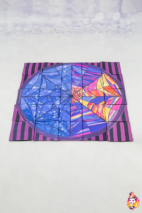 Fensterpuzzle Dunkles Mädchen – Spielrequisit, Vorderansicht