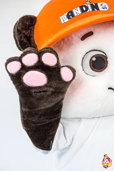 Panda Pandino – strój maskotki, detal