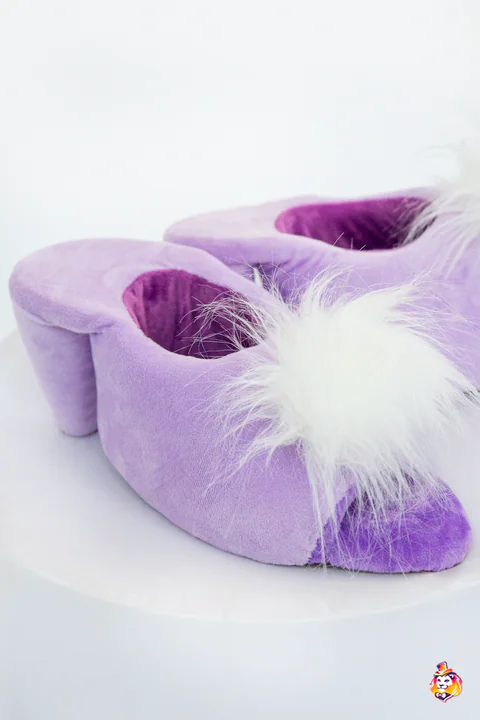 Scarpe della mamma viola – gioco per feste, vista frontale