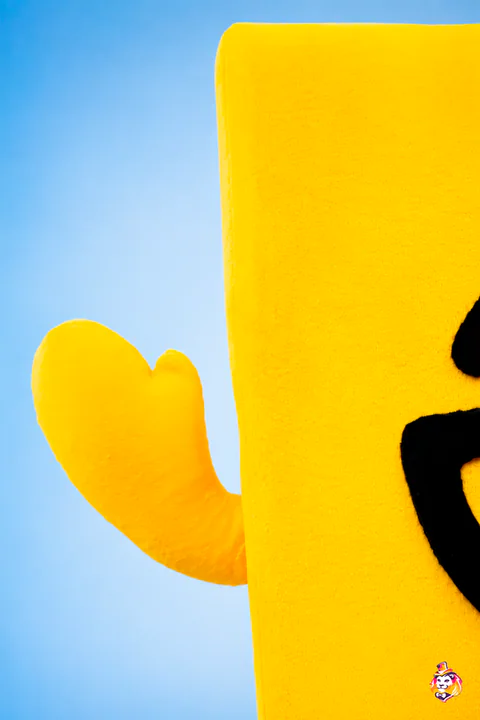 Yellow Button mascot costume — detail